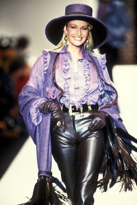 1919116936_ChristianDior1993WomenRTW4.thumb.jpg.a1aa3c71c670758504ec34f3e0fb9853.jpg