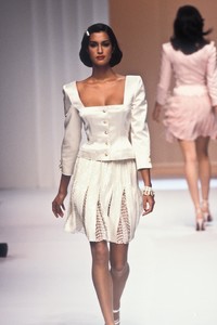 2127040901_Valentino1995WomenRTW21.thumb.jpg.af07bf89c1aa78ffe33d06d4e8d6a9f2.jpg