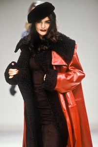 234639170_AzzedineAlaia1991WomenRTW8.thumb.jpg.eeddf93d3d042818c3168337b55181f2.jpg