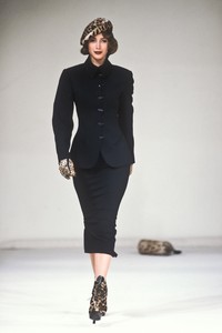 914500771_AzzedineAlaia1991WomenRTW84.thumb.jpg.d9730f32426f03fa8f43029d0ab322c0.jpg