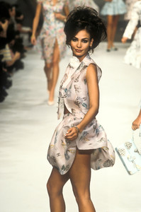 984144434_Chanel1996WomenRTW158.thumb.jpg.cf2edc5db5d198074c8f1d8e51d71963.jpg