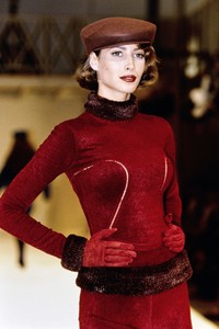 AZZEDINE-ALAIA-FALL-1991-RTW-107-CHRISTY-TURLINGTON.thumb.jpg.3498499894d4b6d901d93120d088ca3d.jpg