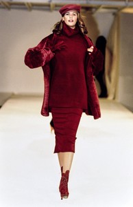 AZZEDINE-ALAIA-FALL-1991-RTW-17-ELLE-MACPHERSON.thumb.jpg.d4850211ffd541c17495529c89087ef2.jpg
