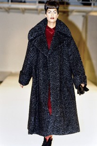 AZZEDINE-ALAIA-FALL-1991-RTW-19-YASMEEN-GHAURI.thumb.jpg.46cfb2d858145bf7b4f825fad9de0724.jpg
