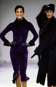 AZZEDINE-ALAIA-FALL-1991-RTW-20-NADEGE-DU-BOSPERTUS.thumb.jpg.ee8b588e7083bc8453aadd4abb5559c7.jpg