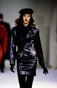 AZZEDINE-ALAIA-FALL-1991-RTW-49-CLAUDIA-MASON.thumb.jpg.6b3eac0967cb2dbef7b08f6a28bfd132.jpg