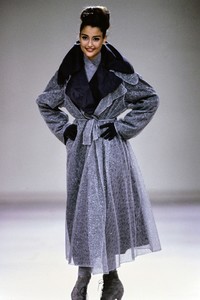AZZEDINE-ALAIA-FALL-1991-RTW-51.thumb.jpg.61cbbe1f729a7c9bb8e951a054f1aeb6.jpg