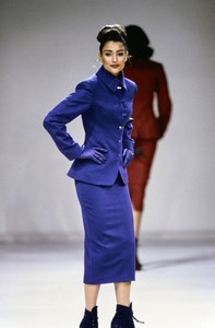 AZZEDINE-ALAIA-FALL-1991-RTW-56.thumb.jpg.435e97d8db26f6d01276c9a0f9d73dcc.jpg