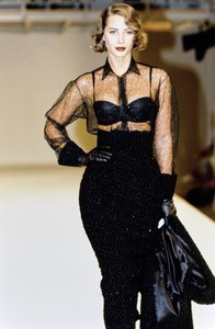 AZZEDINE-ALAIA-FALL-1991-RTW-59-CHRISTY-TURLINGTON.thumb.jpg.ea1378da0b9dc31d153f1ed6a2940182.jpg