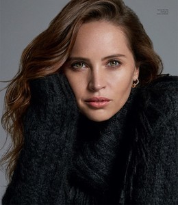 Felicity-Jones-S-Magazine-Cover-Photoshoot04.thumb.jpg.cc057d54b5370bd5fe63a231d9139f6d.jpg