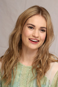 celeber_ru_lily_james_cinderella_press_conference_2015_12.jpg