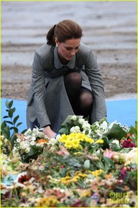 kate-middleton-prince-william-pay-respects-01.jpg