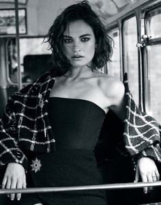kinopoisk.ru-Lily-James-3284863.jpg