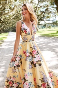 sherrihill-52909-yellowprint-dress-6.jpg-600.jpg