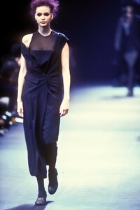 104449721_CommedesGarcons1992WomenRTW65.thumb.jpg.7e11321f43c5725911feeecfab17eebe.jpg