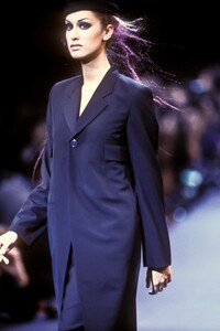 1067975583_CommedesGarcons1992WomenRTW86.thumb.jpg.fc14df536b569e459c012b9154658774.jpg