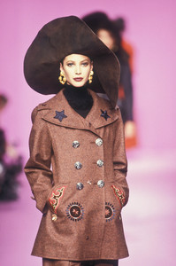 1084188227_ChristianLacroix1993WomenRTW113.thumb.jpg.a4c111b17377fd3c7671daa384497d0b.jpg