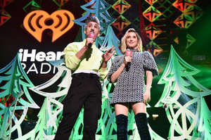 1162457515_AshleyTisdaleZ100JingleBall2018Show2wTsaca1b_Cx.thumb.jpg.ccfbe82378543b6b5c32e893ab1ff62e.jpg