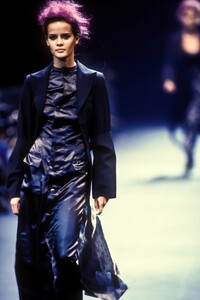1263925765_CommedesGarcons1992WomenRTW27.thumb.jpg.28a5a48dd90d49a2b2e6304e86dbef06.jpg