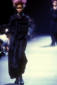 1350109957_CommedesGarcons1992WomenRTW38.thumb.jpg.2e58b587f06e4839c24d7bf38e48e2e6.jpg