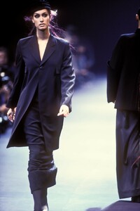 1384270130_CommedesGarcons1992WomenRTW84.thumb.jpg.f00468cc4e09a39acceaa45c1b2ff4c0.jpg