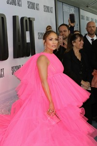          jlo121218BZNimage107.jpg