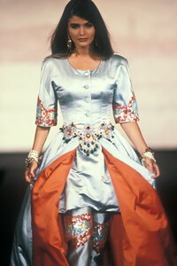 1442497564_Chanel1990HauteCouture9.thumb.jpg.bc9473f2bfdef3f2957e8a8eb2e590fc.jpg