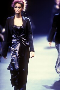 1537285093_CommedesGarcons1992WomenRTW64.thumb.jpg.31f6b35991b932d75340fd591ee2e169.jpg