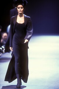 1805339603_CommedesGarcons1992WomenRTW82.thumb.jpg.91a55a594aee1b1cf881100ed01c0caa.jpg