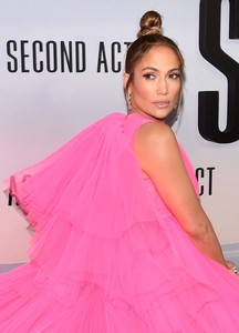          jlo121218BZNimage101.jpg