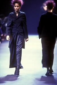 1945681947_CommedesGarcons1992WomenRTW63.thumb.jpg.0e5a3cd0ef0cd1c5029f08f05e8589fd.jpg