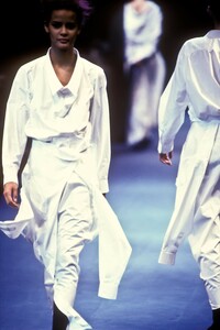 2067752180_CommedesGarcons1992WomenRTW14.thumb.jpg.4ce19b1de953d8b7528a8cb9b606730b.jpg