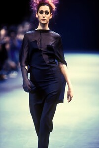 2106980384_CommedesGarcons1992WomenRTW35.thumb.jpg.875a3f62995b408c7138eb218c701a95.jpg