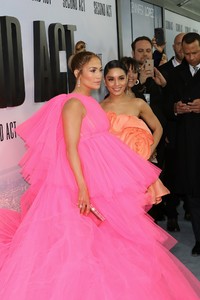          jlo121218BZNimage116.jpg