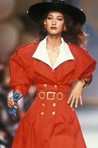 2_chanel-ss-1988-3_html.thumb.JPEG.aedcdfb9d11966c6297274a72dd7d3d0.JPEG