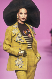 415785798_ChristianLacroix1993WomenRTW74.thumb.jpg.9aeeb857f9ef86c9872c50574af29c57.jpg