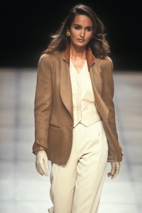 425758867_GiorgioArmani1992WomenRTW64.thumb.jpg.34783ef04c74bd19fc69a46d793e632f.jpg