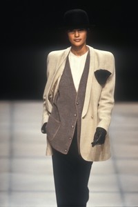 429672776_GiorgioArmani1992WomenRTW55.thumb.jpg.b37badd3cdf63b4305a7814b016a1d6c.jpg