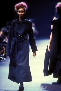 487986371_CommedesGarcons1992WomenRTW36.thumb.jpg.921e2f589581b91797697bd0673c7057.jpg