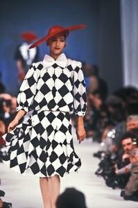 506241354_NinaRicci1987HauteCouture19.thumb.jpg.aa0c1001006fce4412d0fa88d3116cbd.jpg