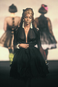 69676399_Chanel1990HauteCouture4.thumb.jpg.19250cd5993989d624a9dbfed6dacb38.jpg