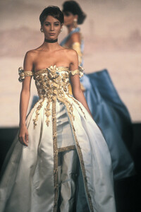 758309590_Chanel1990HauteCouture10.thumb.jpg.2abfda0357da774b837085e9cc5e9c4a.jpg