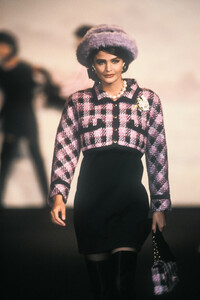 780442368_Chanel1990HauteCouture36.thumb.jpg.2730524a84edf5e76ef7313a90014059.jpg
