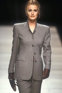 803477067_GiorgioArmani1992WomenRTW50.thumb.jpg.5f789a66d558ea608054c84bdf5bd2e5.jpg