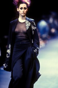815490530_CommedesGarcons1992WomenRTW33.thumb.jpg.1e88f2c953bd6dbebafc2b4c97e158c0.jpg