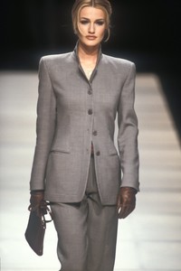 844666054_GiorgioArmani1992WomenRTW49.thumb.jpg.4edda21f2425a71ddae9b43cfbb56a5d.jpg