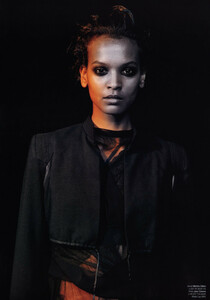 LiyaKebede_VSeptOct02phPeterLindbergh.jpg