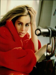 Rosso_Vogue_Italia_November_1988_10.thumb.jpg.4bc2ff451c1e083b34790451d5ea9c99.jpg