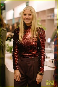 gwyneth-paltrow-celebrates-goops-gift-san-francisco-opening-01.jpg