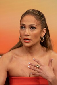 jennifer-lopez-and-vanessa-hudgens-at-despierta-america-in-miami-12-14-2018-8.jpg